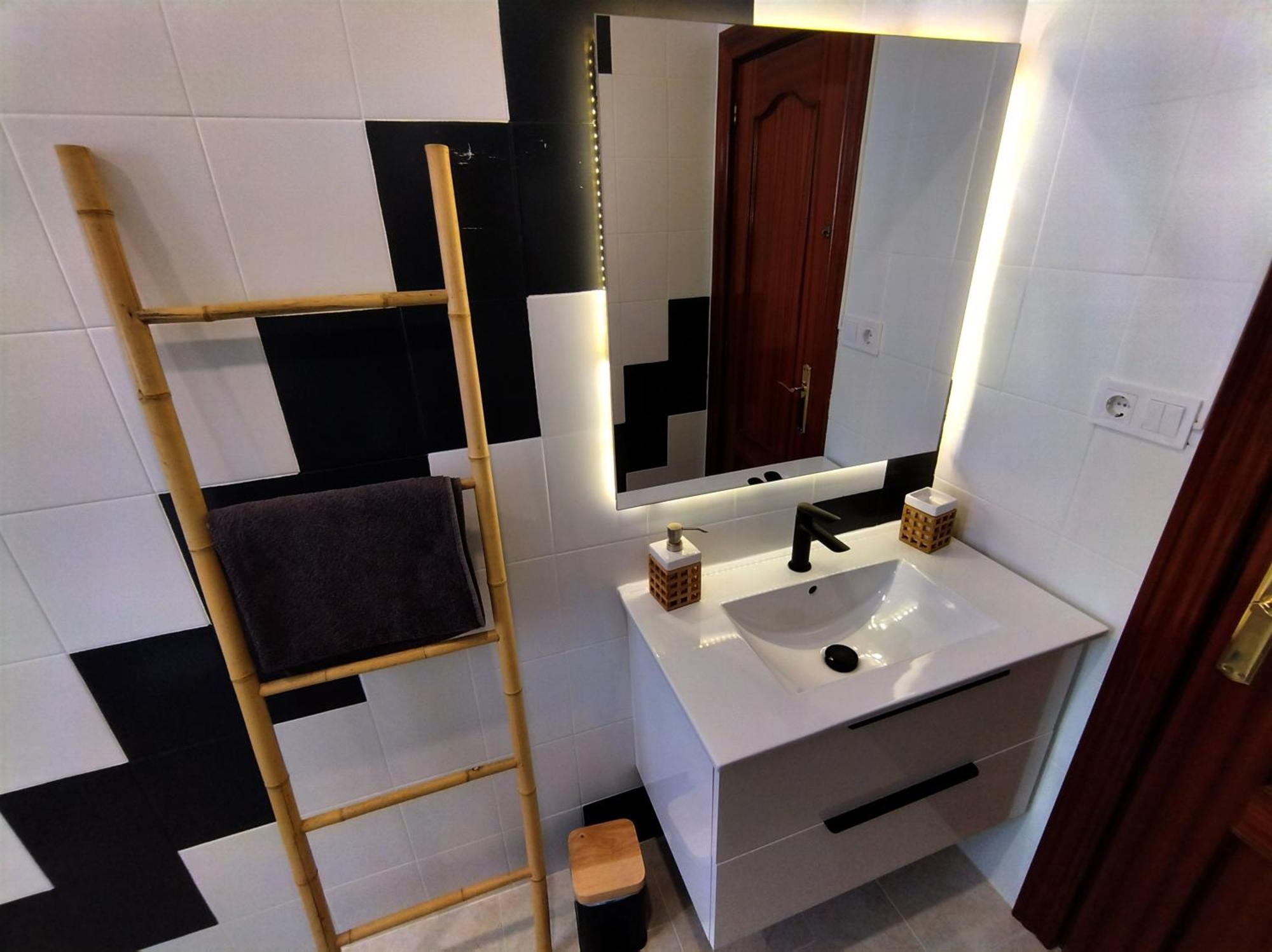 Habitaciones En Apartamento Compartido W Host Аликанте Экстерьер фото