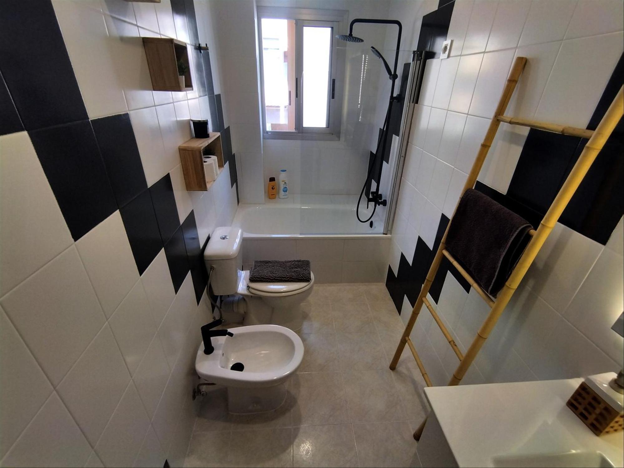 Habitaciones En Apartamento Compartido W Host Аликанте Экстерьер фото